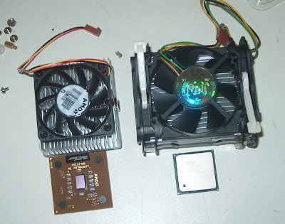 Deux modèles de processeurs avec les ventillateurs assosciés